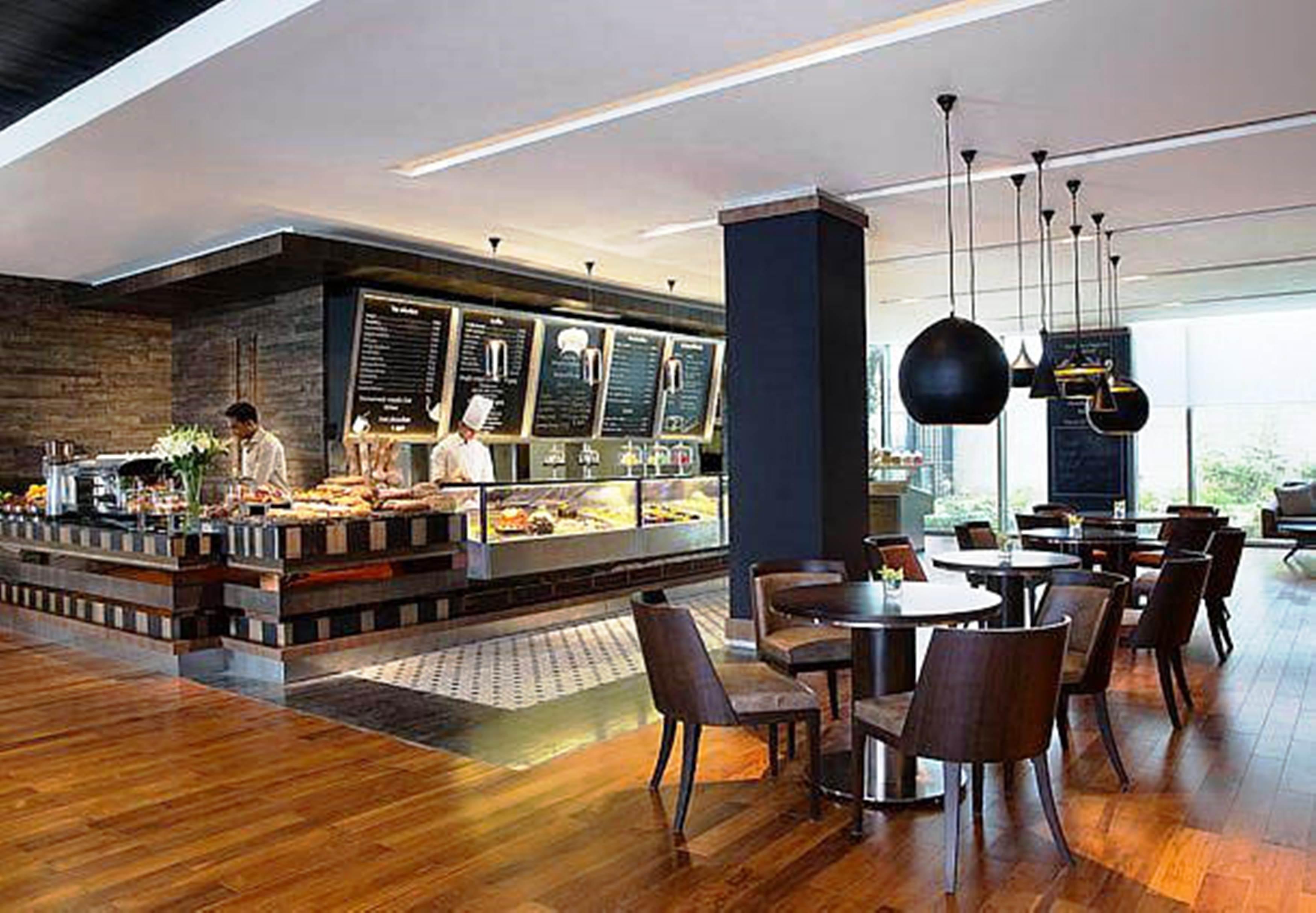 Jw Marriott Hotel New Delhi Aerocity Exterior foto The Coffee Bean & Tea Leaf in Kuala Lumpur, Malaysia