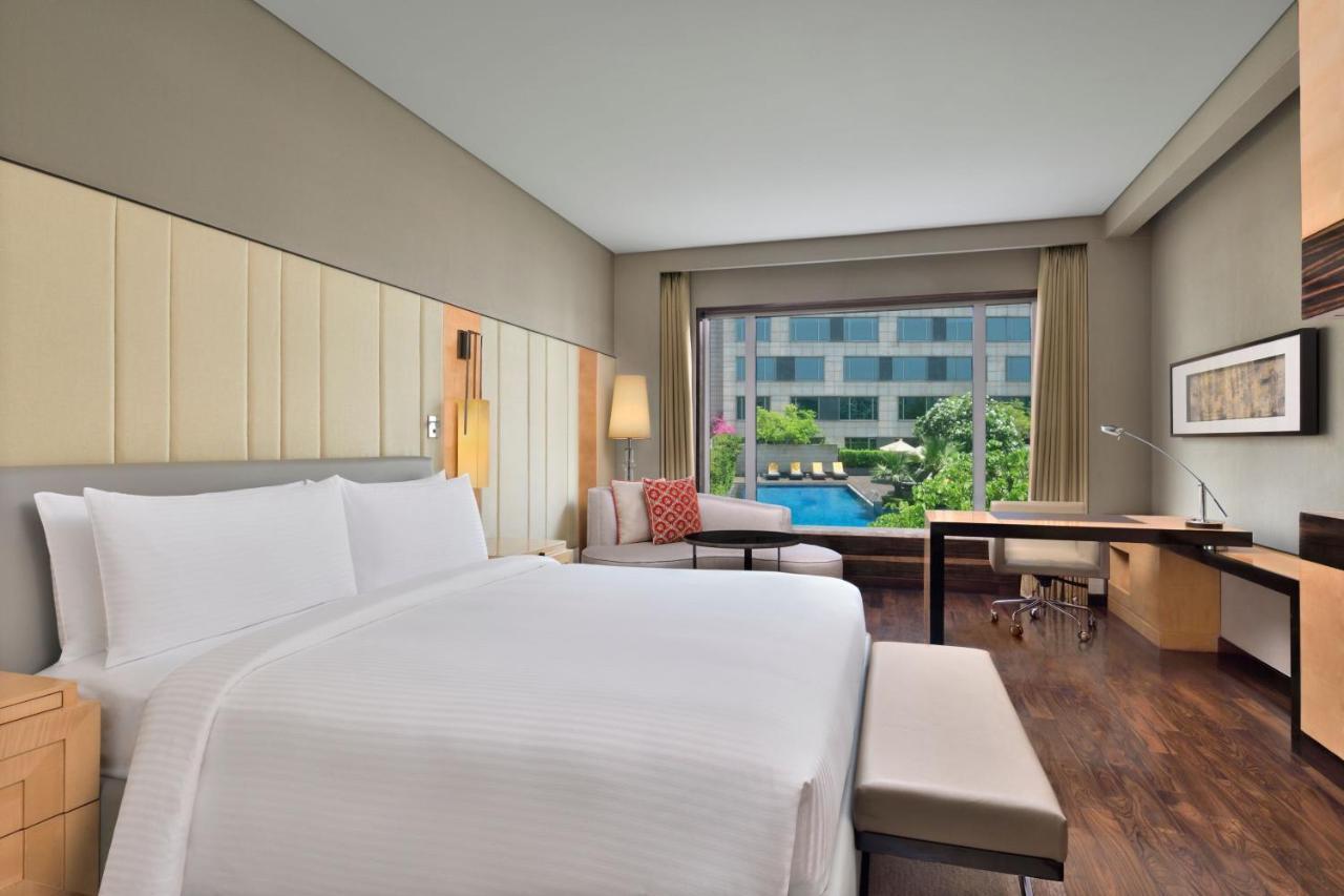 Jw Marriott Hotel New Delhi Aerocity Exterior foto Deluxe Pool View Room