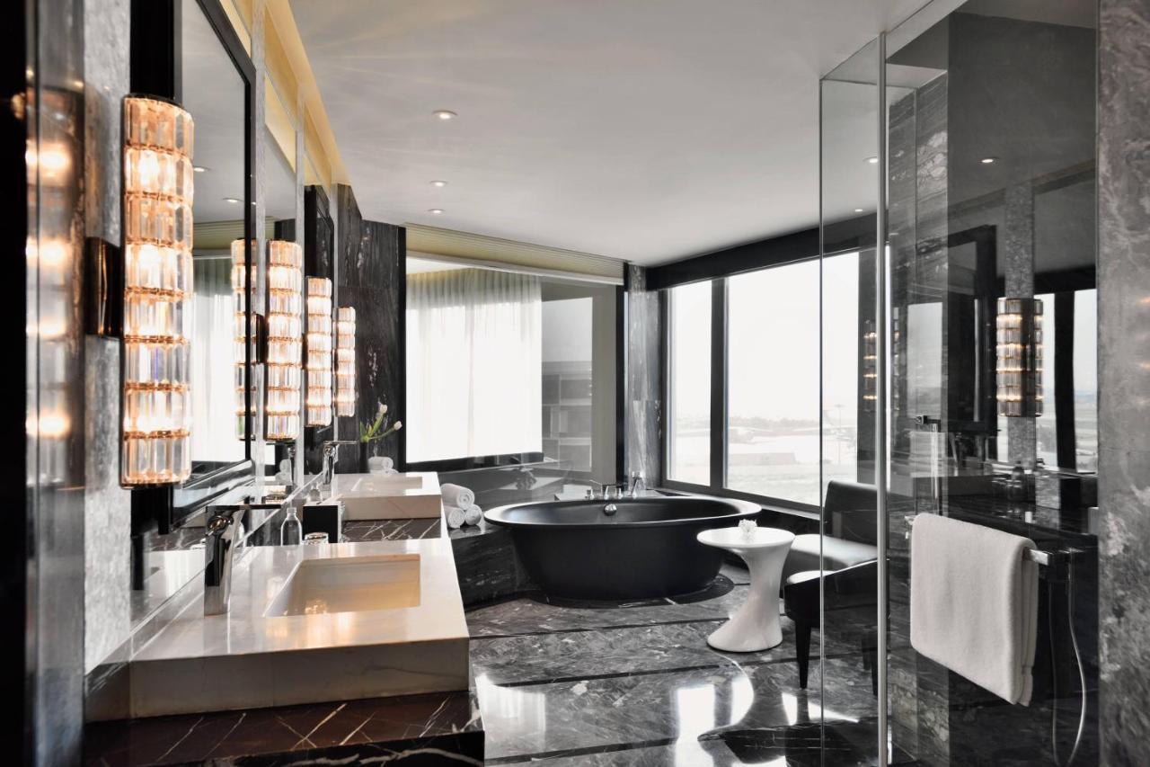 Jw Marriott Hotel New Delhi Aerocity Exterior foto Bathroom