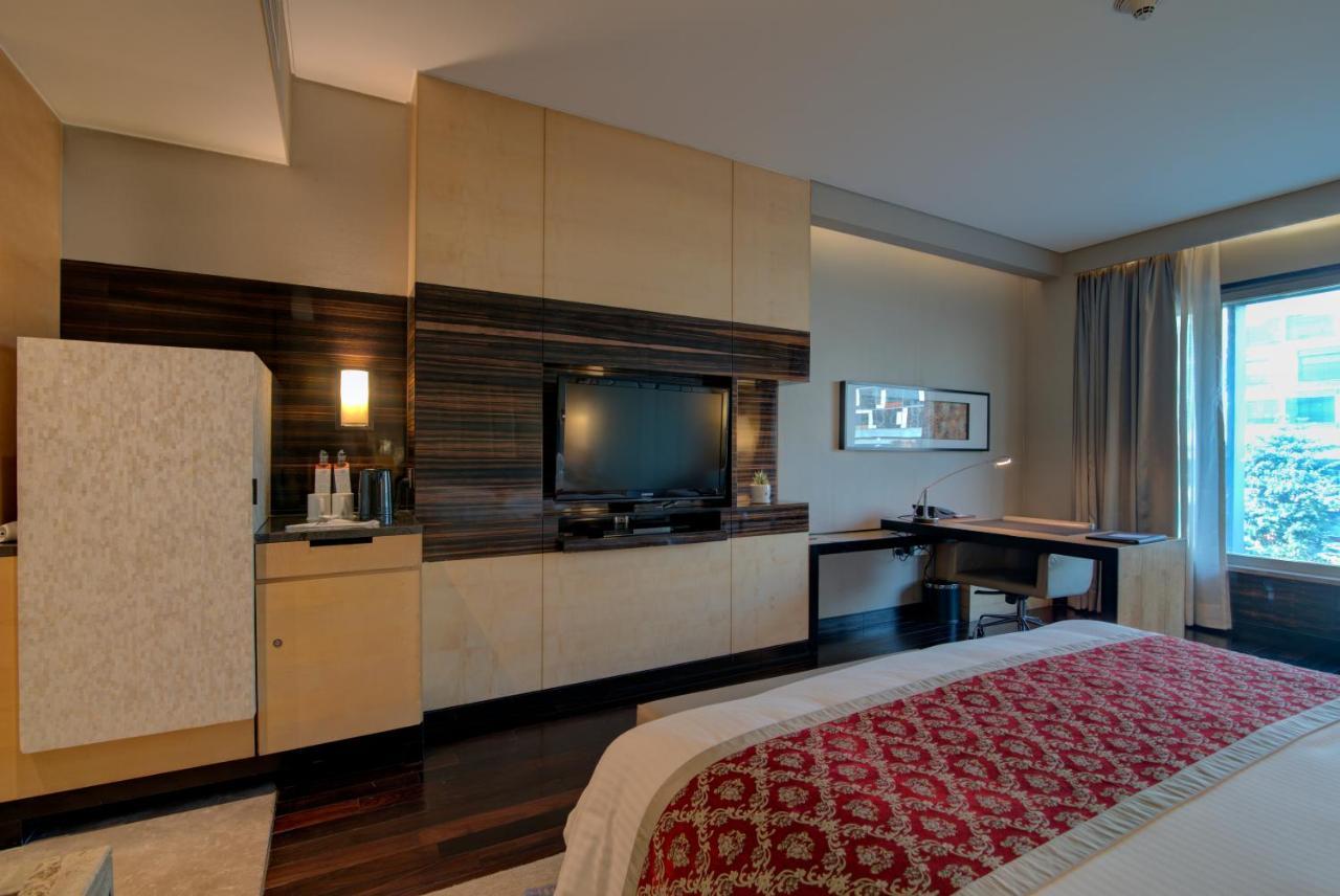 Jw Marriott Hotel New Delhi Aerocity Exterior foto A room at the hotel