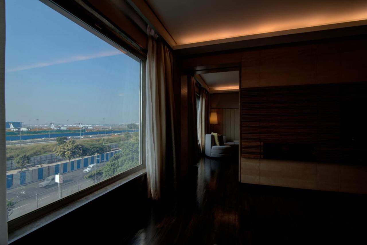Jw Marriott Hotel New Delhi Aerocity Exterior foto The interior of a suite at the Taj Mahal Palace, Mumbai