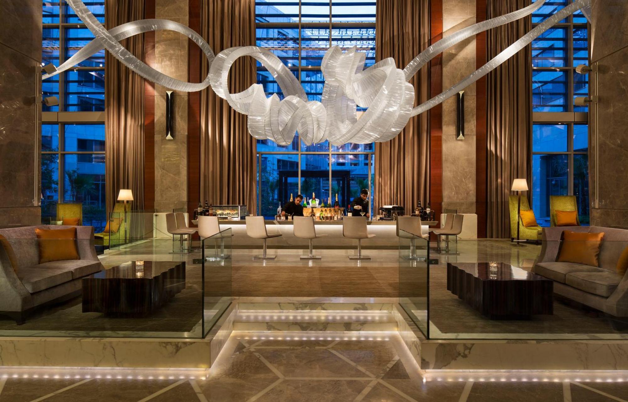 Jw Marriott Hotel New Delhi Aerocity Exterior foto The lobby of the hotel