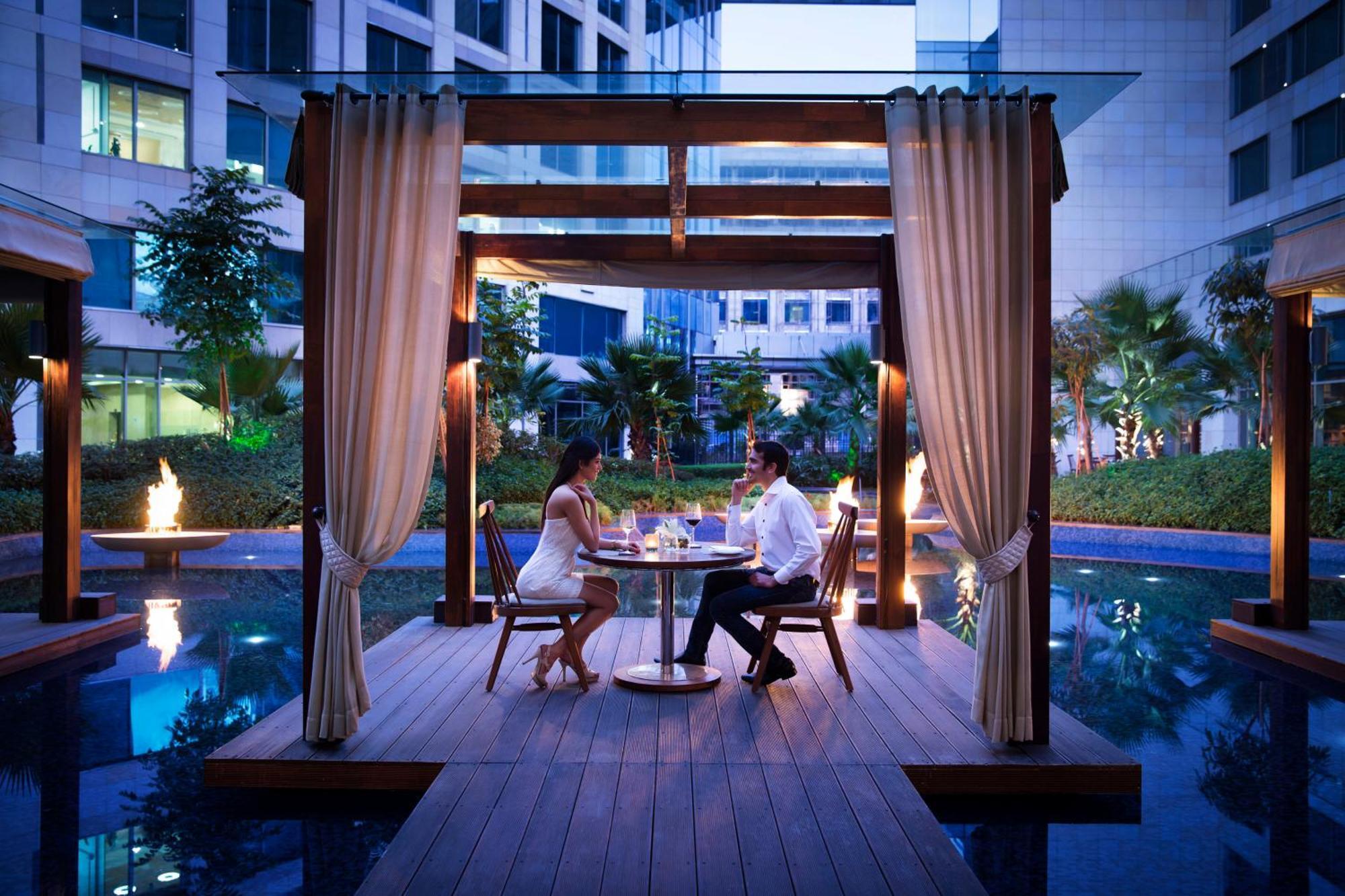 Jw Marriott Hotel New Delhi Aerocity Exterior foto The Cove