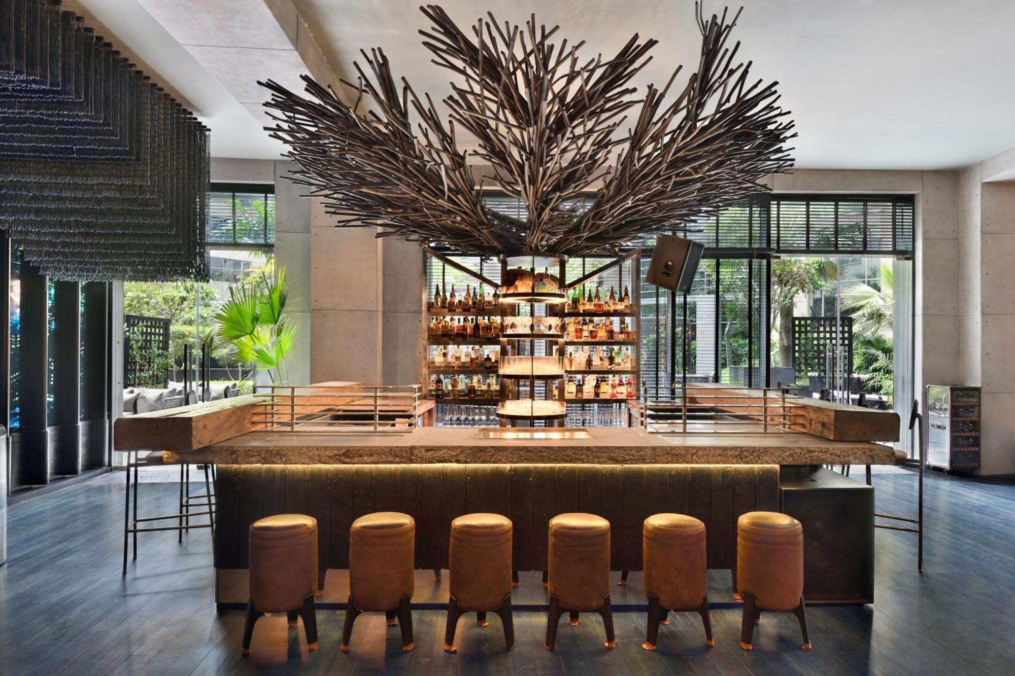 Jw Marriott Hotel New Delhi Aerocity Exterior foto The bar at the hotel