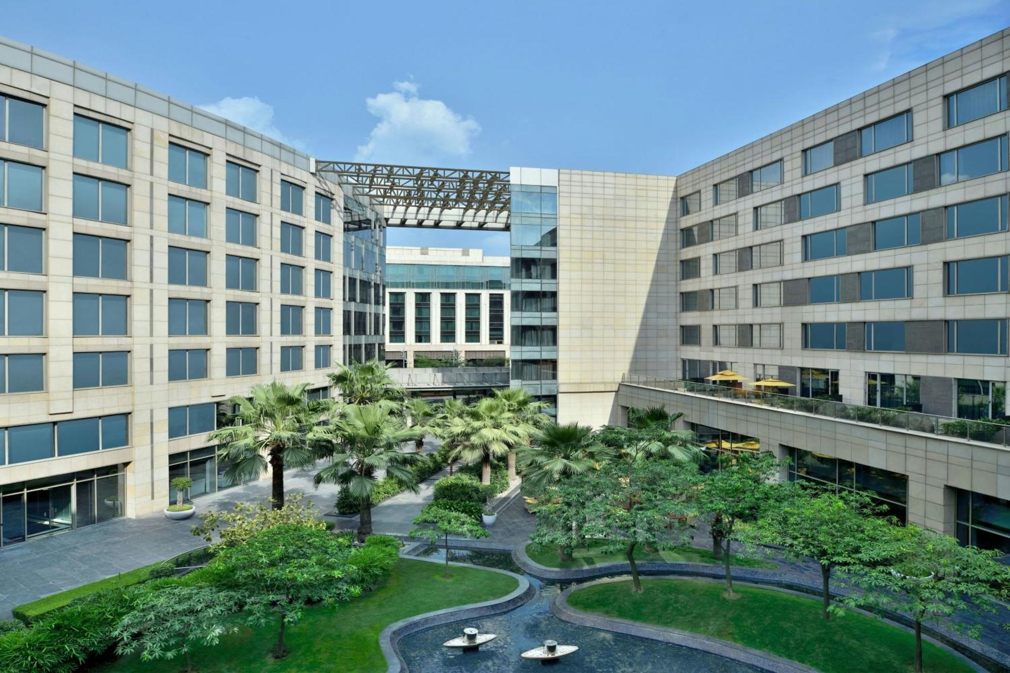 Jw Marriott Hotel New Delhi Aerocity Exterior foto The Hyderabad campus